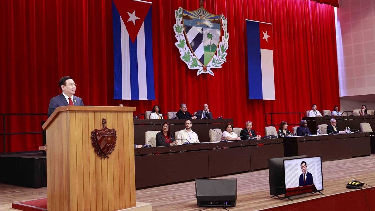 Chủ tịch Quốc hội Vương Đình Huệ phát biểu tại phiên họp đặc biệt của Quốc hội Cuba khóa X
