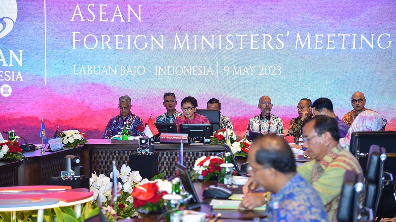 Toàn cảnh hoạt động của Bộ trưởng Ngoại giao Bùi Thanh Sơn trong ngày đầu Hội nghị Cấp cao ASEAN 42
