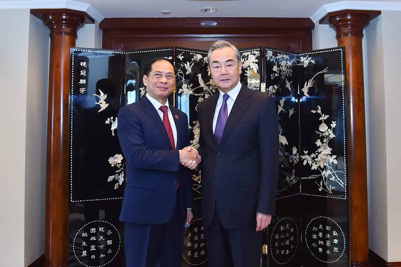 Bộ trưởng Ngoại giao Bùi Thanh Sơn đã hội kiến với Chủ nhiệm Văn phòng Đảng CS Trung Quốc Vương Nghị