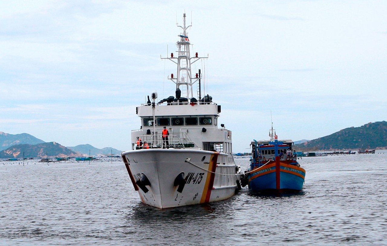 Tàu 475 treo cờ rủ Quốc tang Tổng Bí thư Nguyễn Phú Trọng