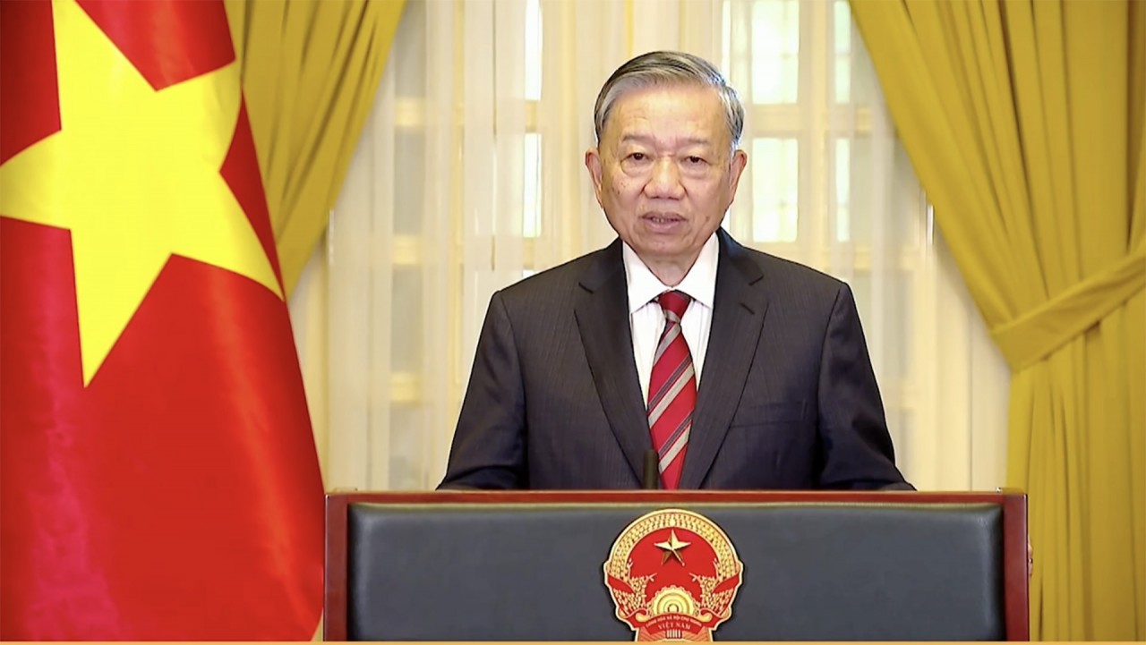 Vietnam ready to contribute to a bright future for all people: top leader