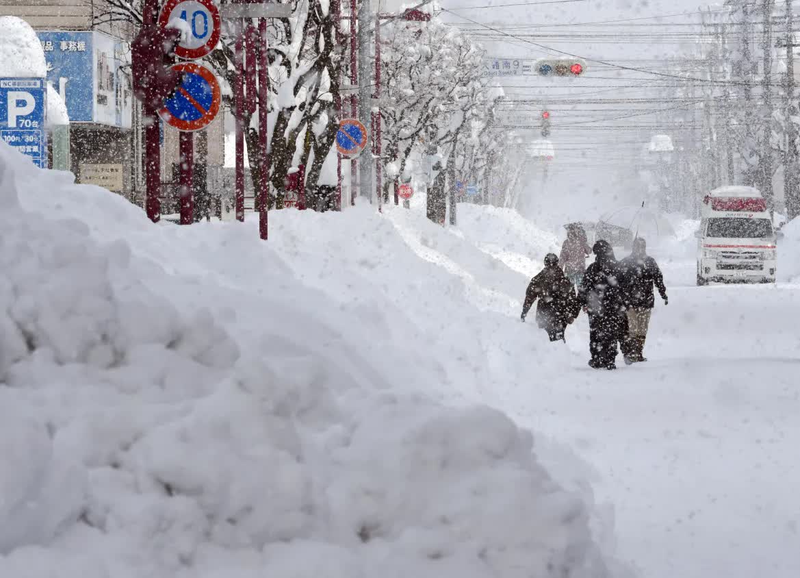 Tuyết rơi dày ở Hokkaido, Nhật Bản