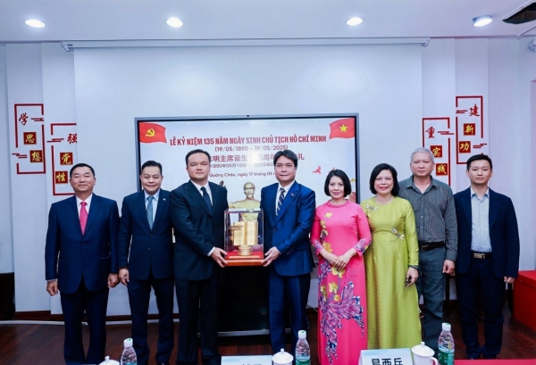 Lễ kỷ niệm 135 năm Ngày sinh Chủ tịch Hồ Chí Minh tại Quảng Châu, Trung Quốc