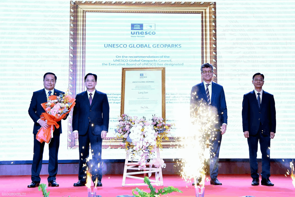 Lạng Sơn đón nhận Danh hiệu Công viên địa chất toàn cầu UNESCO