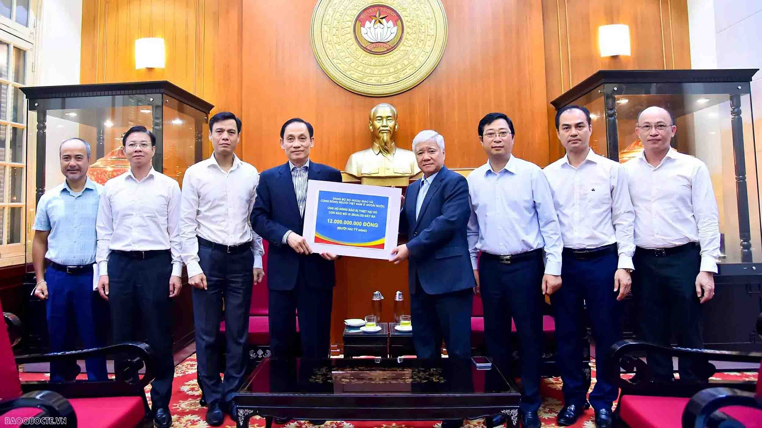 Bộ Ngoại giao ủng hộ đồng bào vùng bão số 10