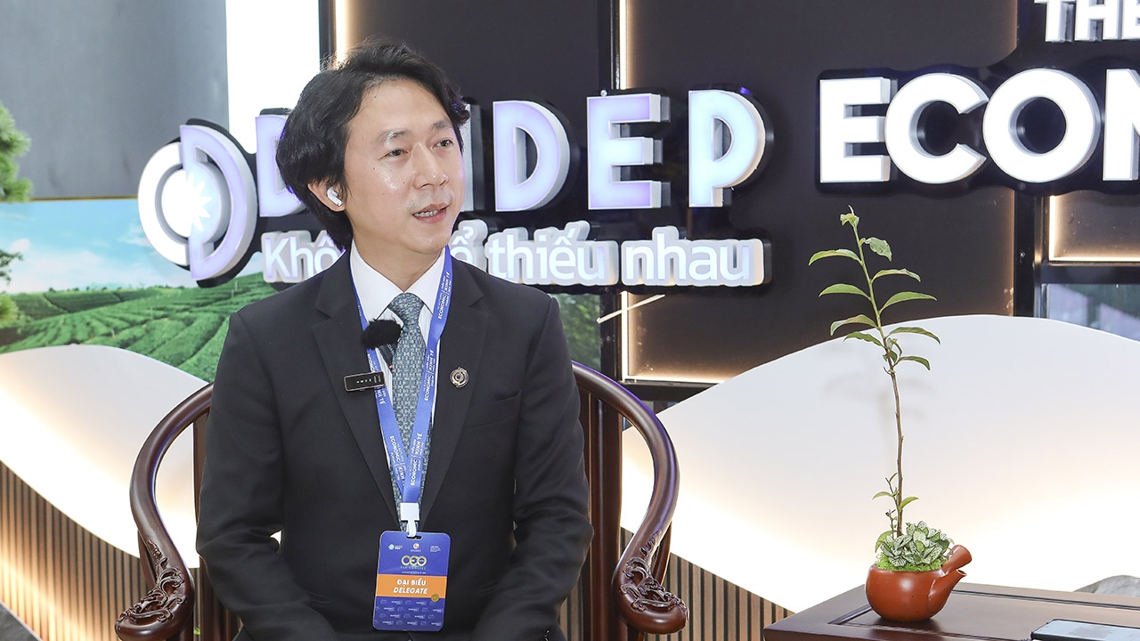 Trợ lý Nhà sáng lập thương hiệu DoiDep trả lời phỏng vấn bên lề Diễn đàn Kinh tế mùa Thu năm 2025