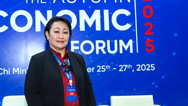 Giám đốc Trung tâm cách mạng công nghiệp 4.0 (C4IR) Malaysia trả lời phỏng vấn bên lề Diễn đàn Kinh tế mùa Thu năm 2025