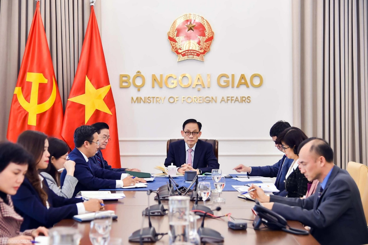 Ủy viên Bộ Chính trị, Bộ trưởng Ngoại giao Lê Hoài Trung điện đàm với Bộ trưởng Ngoại giao Hàn Quốc
