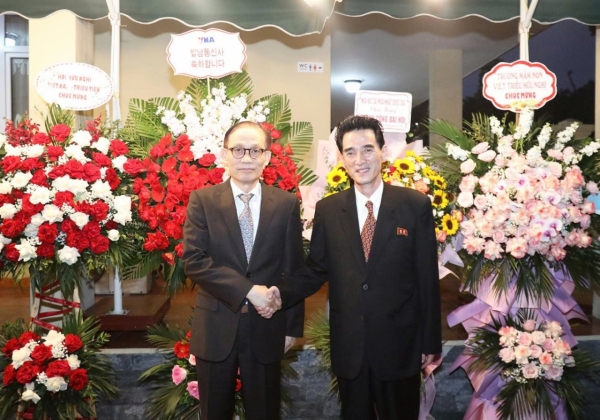 Ủy viên Bộ Chính trị, Bộ trưởng Ngoại giao Lê Hoài Trung dự chiêu đãi mừng Đại hội IX Đảng Lao động Triều Tiên