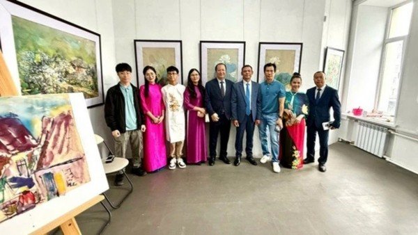 ‘Hương sắc Việt Nam’ trên giấy Dó đến với công chúng vùng Viễn Đông