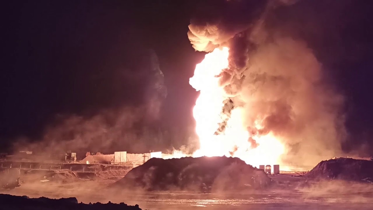 Video Nga bắn đạn pháo chống tăng vào giếng dầu để dập hỏa hoạn