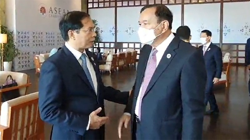 Bộ trưởng Bùi Thanh Sơn đã gặp Phó Thủ tướng, Bộ trưởng Ngoại giao và Hợp tác Quốc tế Campuchia Prak Sokhonn