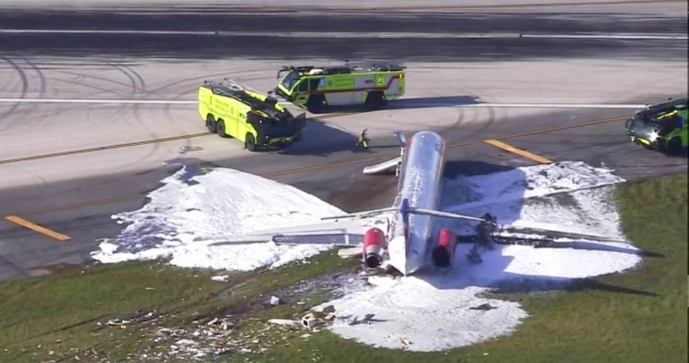 Mỹ: Máy bay chở 126 hành khách bốc cháy, 3 người nhập viện