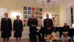 Sĩ quan Hải quân Mỹ hát ca khúc nhạc phim tiếng Hindi