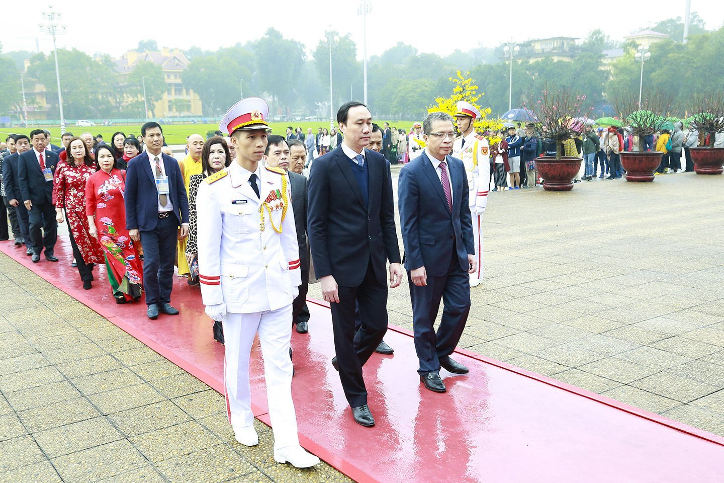 Đoàn đại biểu kiều bào dự Xuân Quê hương 2020 vào Lăng viếng Chủ tịch Hồ Chí Minh