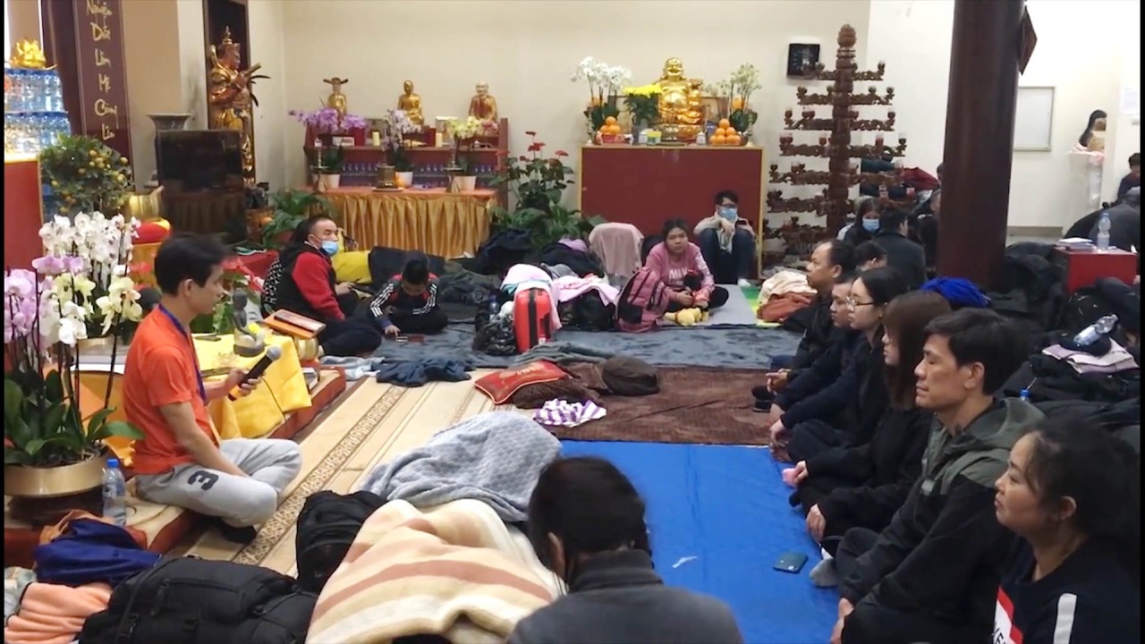 Tập thở tại chùa Nhân Hòa