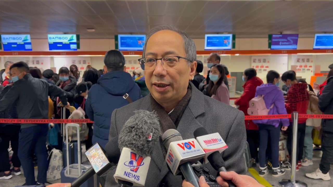 Đại sứ Việt Nam tại Ba Lan Nguyễn Hùng trả lời về kế hoạch chuyến bay tiếp theo