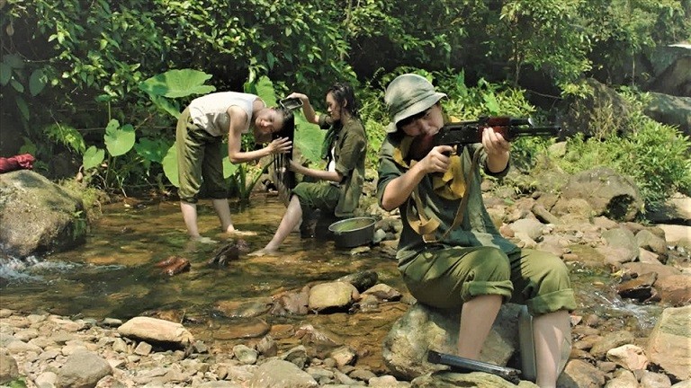 Bình minh đỏ: Bảo Hân đóng vai nữ thanh niên xung phong lái xe Trường Sơn