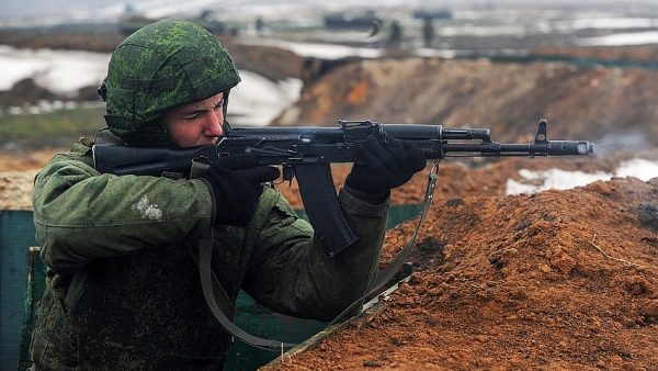 Bắn thử súng trường AK-203 của Nga